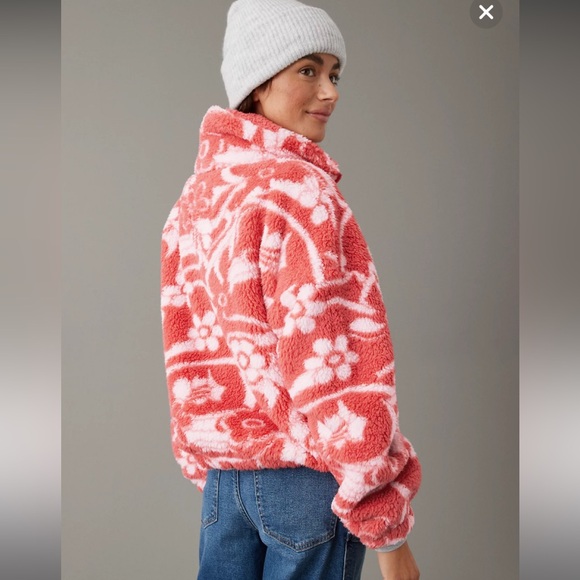 American Eagle sherpa zip up sweater. Size Medium.  
Fits M/L - Picture 3 of 10